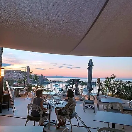 Отель Le Bon Port