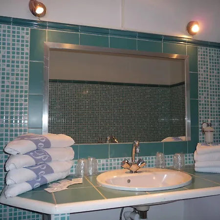 Le Bon Port Hotel 3*