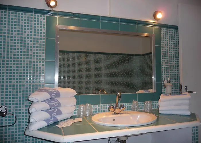 Le Bon Port Hotel 3*